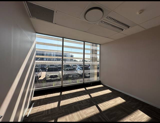 493.70M² OFFICE TO LET IN HIGHVELD